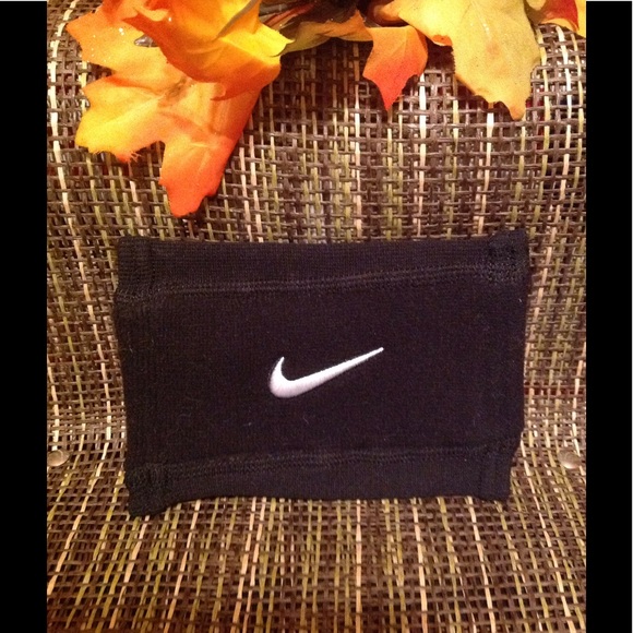 Nike Handbags - Nike Athletic Arm Wallet!